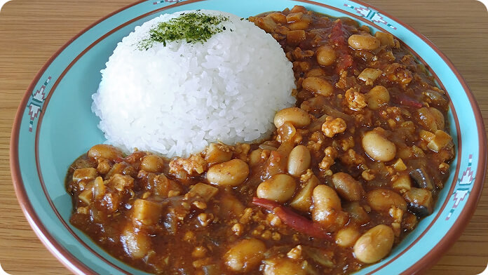 豆とチキンのトマトカレー